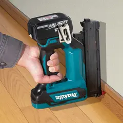 Аккумуляторный гвоздезабиватель Makita DFN350Z