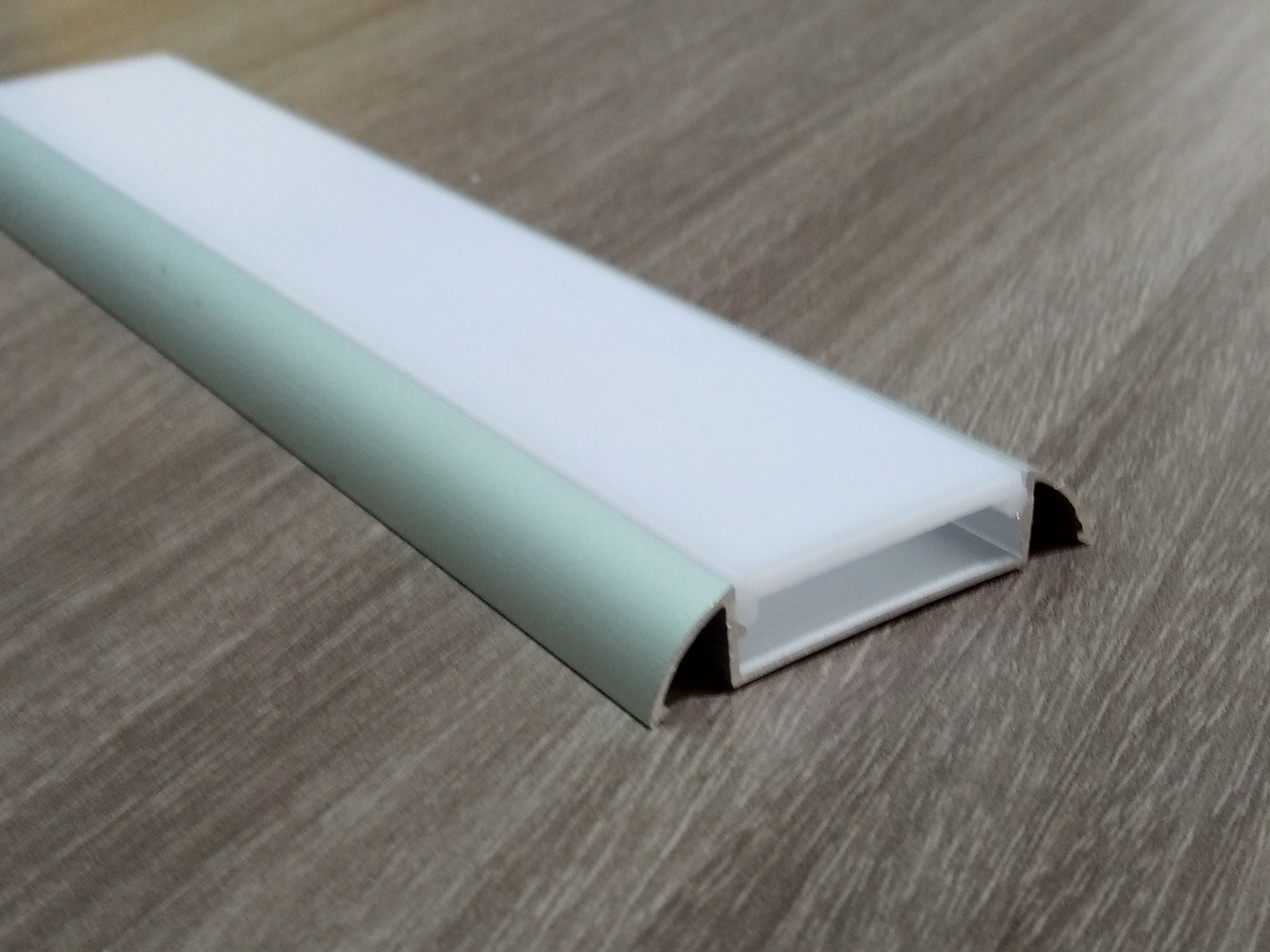 Рассеиватель матовый для алюминиевого профиля 40 мм. Svetodar профиль накладной алюминиевый Хоста. Накладной алюминиевый профиль для светодиодной ленты. Алюминиевый профиль 773 (2000x20x20мм с рассеивателем). Профиль для светодиодной ленты с рассеивателем накладной