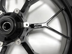 Передний колёсный диск Arashi для Honda CBR 600 RR 2013-2017 черный/золотой