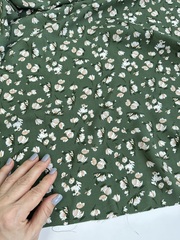 Вискоза штапель Лютики на зеленом фоне