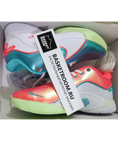 Nike LeBron 22 'Christmas' 