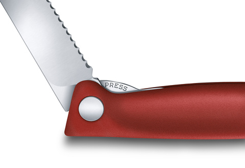 Нож кухонный складной Victorinox Classic, 110 mm, Wavy Edge, Red (6.7831.FB)