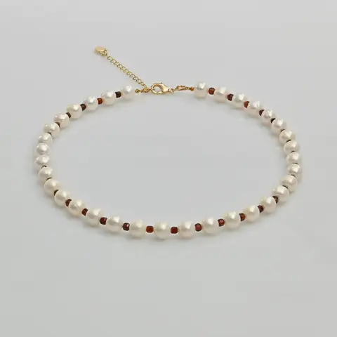 Ожерелье из жемчуга и граната