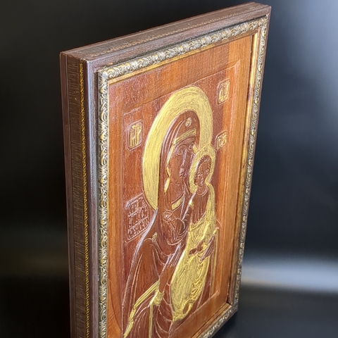 Старинная резная икона "Богоматерь Смоленская. Размер иконы 42,7 х 32 см. Красное дерево