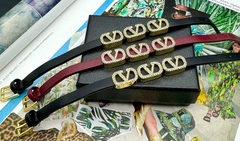 Браслет VALENTINO из каучука с тремя подвесками логотипами