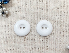 Пуговицы, d 1,8 см, 2 прокола, белый