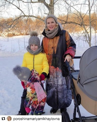 Актриса Мария Порошина в пальто 