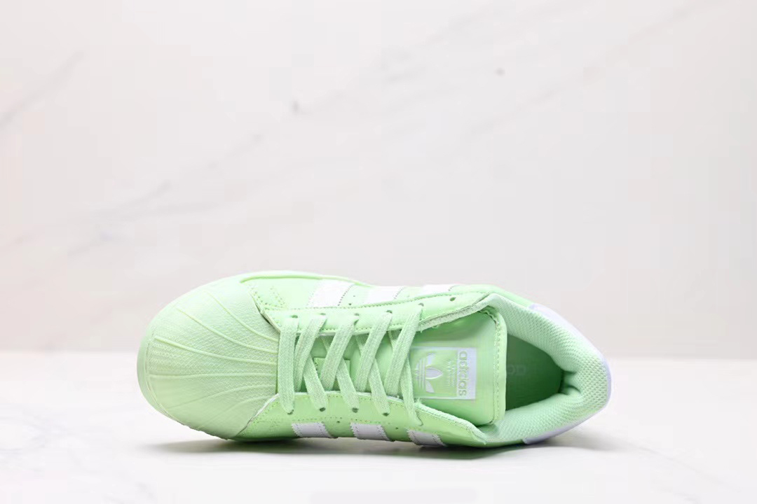 adidas Superstar XLG. 30