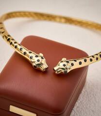 84623- Колье ПАНТЕРА -две головы, жесткое разъемное с эмалью коллекция PANTHERE