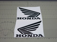 Наклейки на бак Honda крылья карбон
