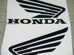 Наклейки на бак Honda крылья карбон