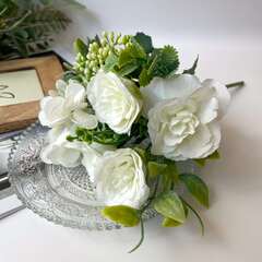 Розы искусственные с гортензией и травяной добавкой, Белые, букет 27 см.