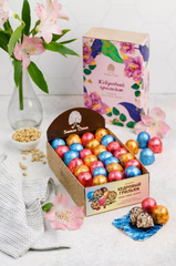 Кедровый грильяж Праздничный / клюква, черника, облепиха / шоу-бокс/ 600 г / ТМ Сибирский кедр