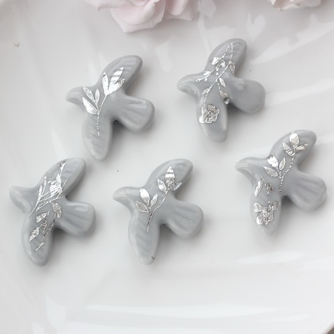 Подвеска фарфоровая Птичка серая с серебром 34*42 мм S048