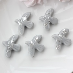 Подвеска фарфоровая Птичка серая с серебром 34*42 мм S048