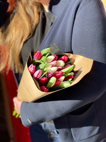 21 разноцветный тюльпан.