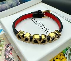 Браслет VALENTINO из каучука с тремя подвесками логотипами