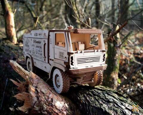 Гоночный грузовик МАЗ-5309RR от EWA - Деревянный конструктор, сборная механическая модель, 3D пазл, в масштабе 1:20
