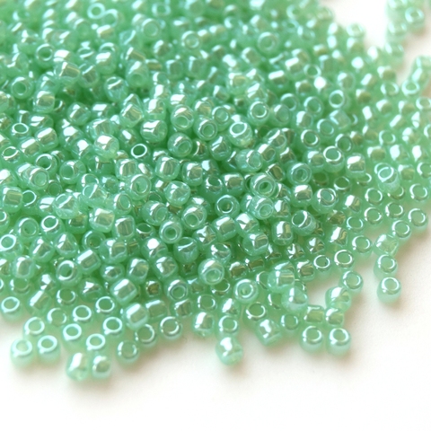 Бисер Тохо круглый 11/0 0144 бледно-зеленый перл/Toho round