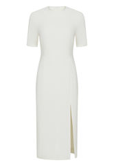 Платье-футляр с разрезом в белом цвете
