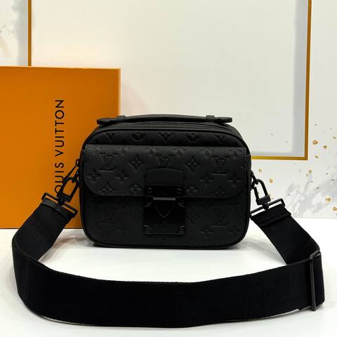 Сумка-мессенджер Louis Vuitton S-lock черный
