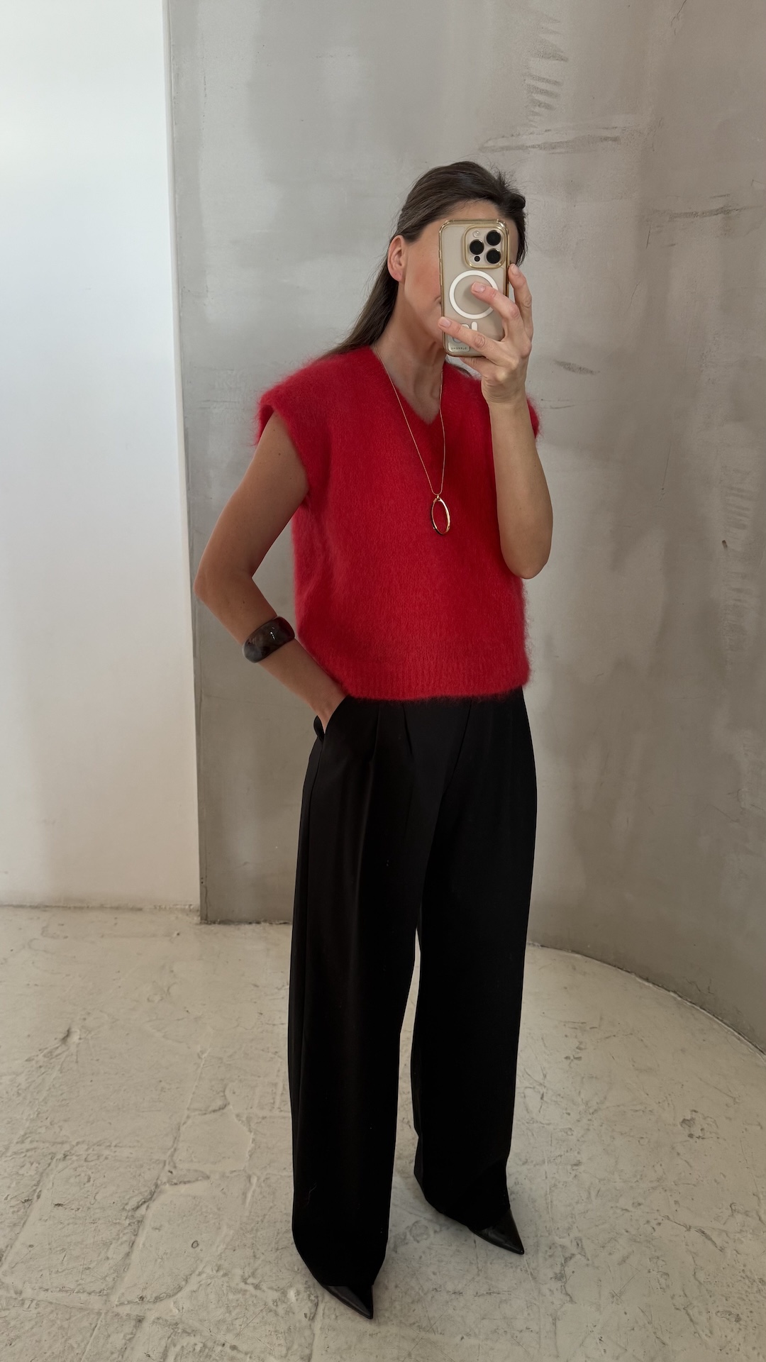 Брюки с умеренными защипами