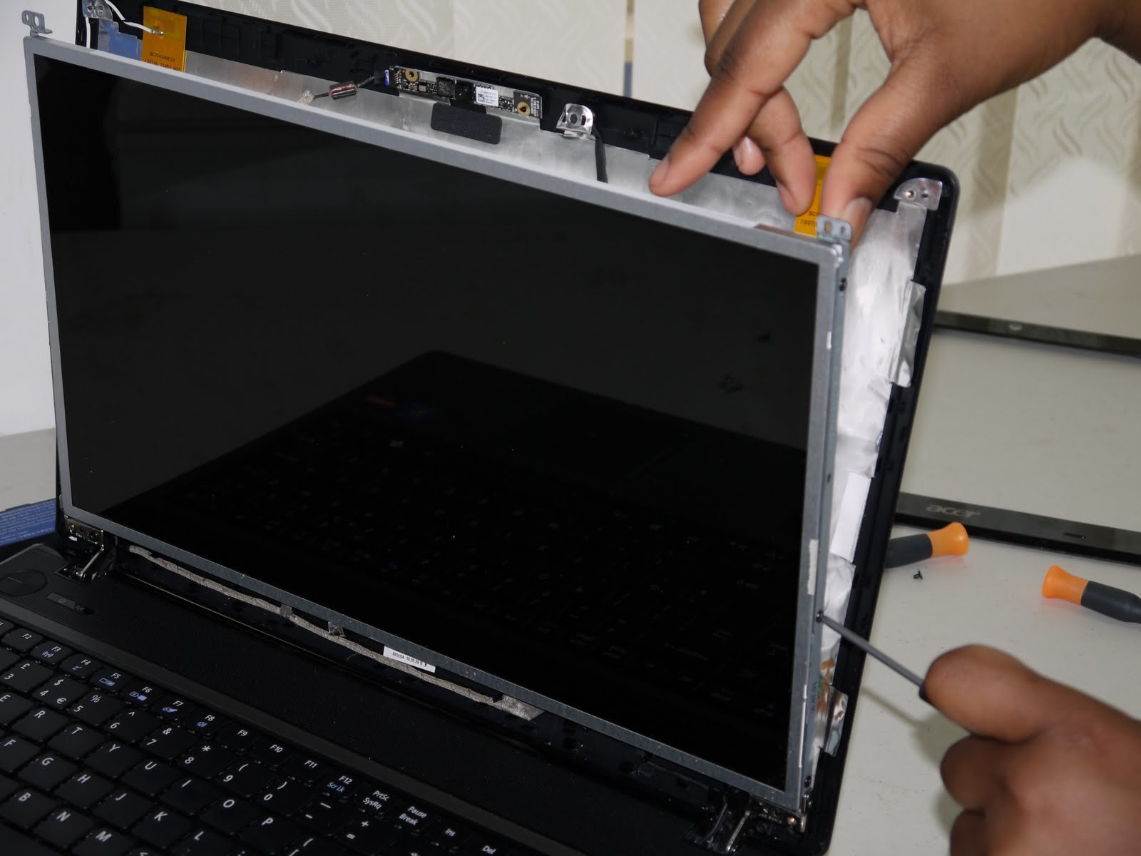 Ноутбук acer черный экран. Матрица Acer Aspire 3. Acer Aspire Laptop Screen Replacement. Матрица монитора ноутбука emachines. Матрица для ноутбук Асер аспире 5733.