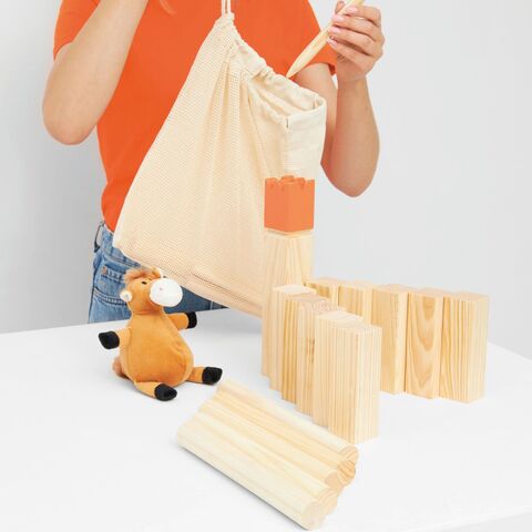 Игра в метание 'шахматы викингов' KUBB