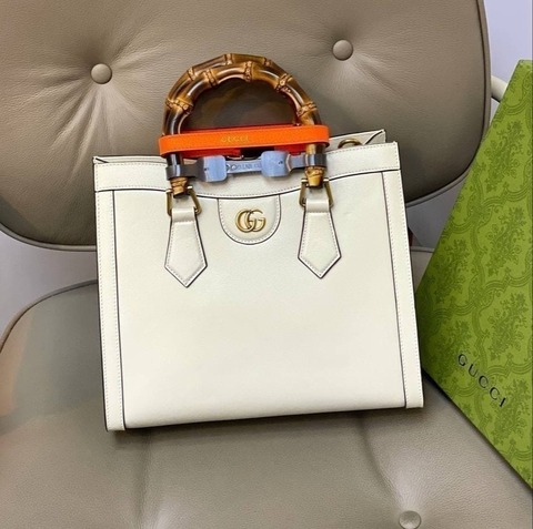Зеленая сумка Gucci Diana маленького размера белый