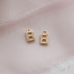 Буква B, позолота, 8 мм, 1 шт, П728
