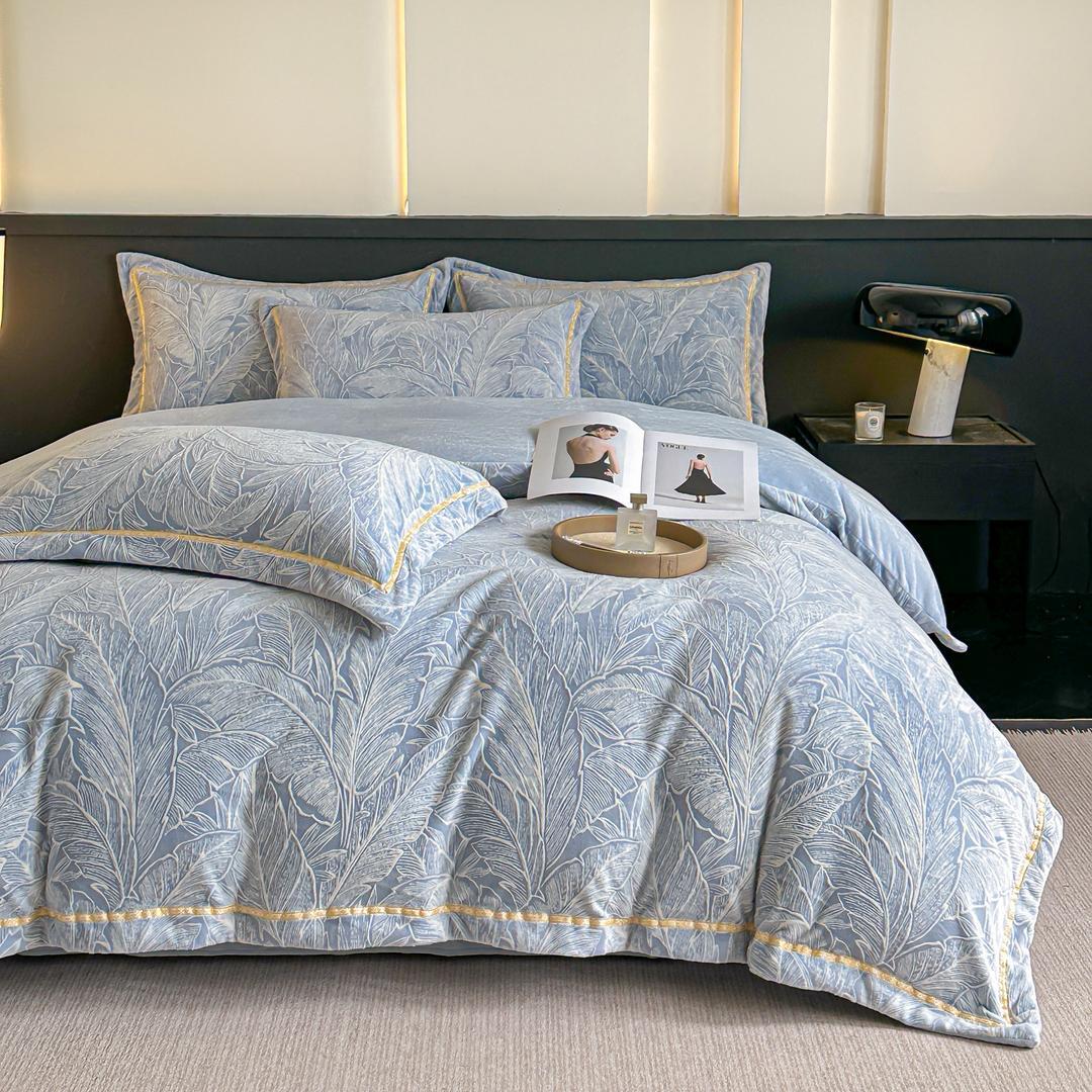 Постельное белье двуспалка Велюр Голубой лепестки