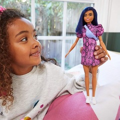 Барби Fashionistas 143 с Синими Волосами в Розово-Черном Платье