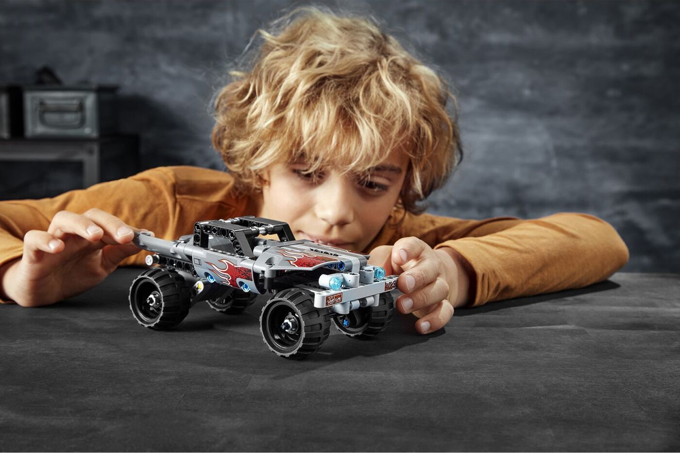 Конструктор LEGO Technic 42090 Машина для побега купить в Москве | Доставка  по России.