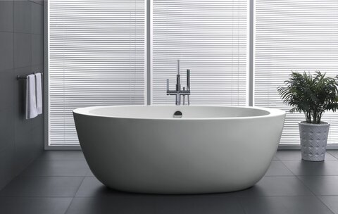 BelBagno BB67-1700 Отдельностоящая, овальная акриловая ванна в комплекте со сливом-переливом цвета хром 1700x900x600