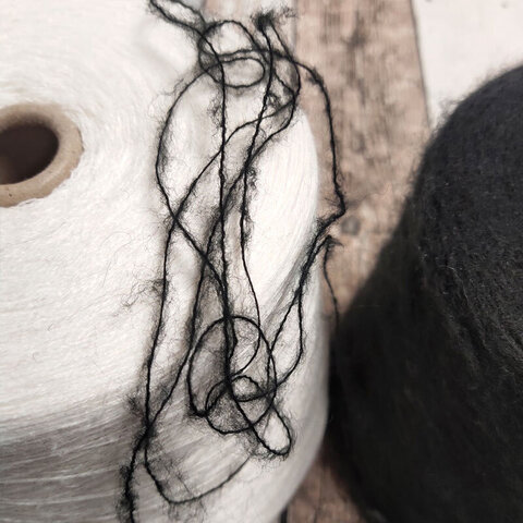 Смесовка с шерстью LAGOPOLANE / CANDIDO 950 черный