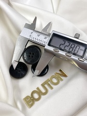 Пуговицы ХугоБ. темно-коричневые