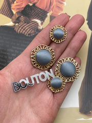 Пуговицы золотистые атласные серо-голубые с ажурным краем скидка