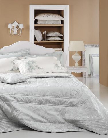 Покрывало 270х270 Blumarine Decor бежевое