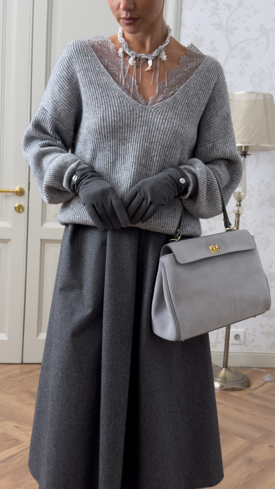 Сумка из замши с крышкой клапаном