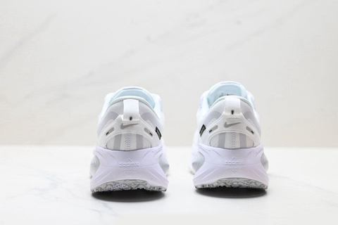 Nike Vomero 18 GORE-TEX Reflective 'White Pure Platinum' 