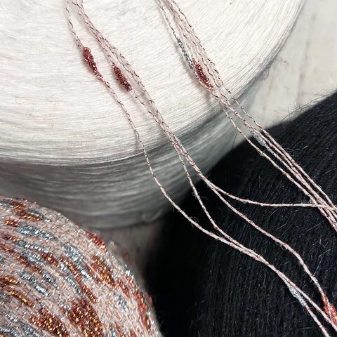 Меринос с люрексом и шишибриками NODINO LUREX 900 бежевый с медью и серебром