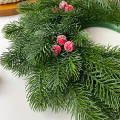 Венок новогодний еловый В СЕРЕБРЕ с блестками, рождественский, реалистичный, 40 см, 1 шт.