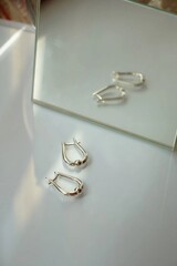 Серьги U