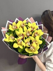 Букет из 11 желтых орхидей
