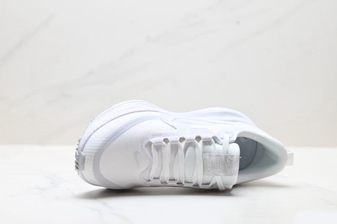 Nike Vomero 18 GORE-TEX Reflective 'White Pure Platinum' 