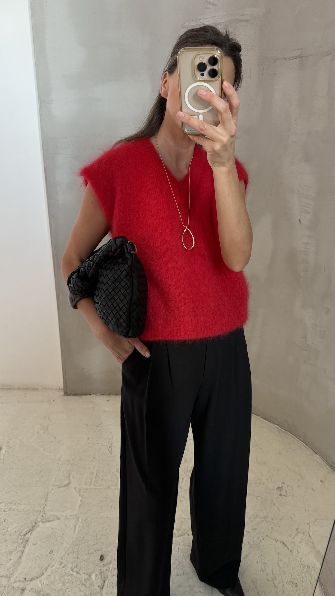 Брюки с умеренными защипами