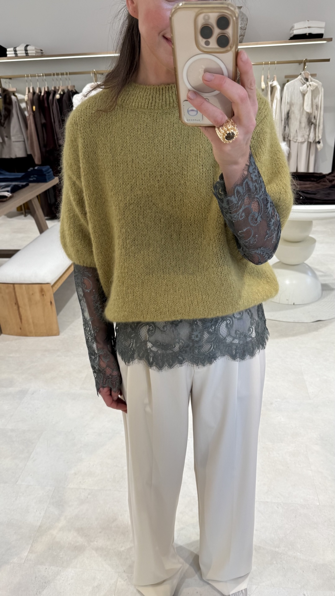 Лонгслив из мягкого кружева с ажурным краем