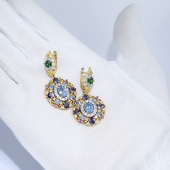 sergi-russe-iz-serebra-925-proby-v-limonnoj-pozolote-s-cvetnymi-vstavkami