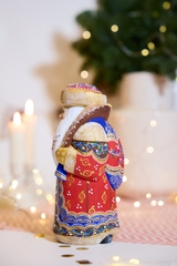 Деревянный Дед Мороз с посохом и веточкой ягод, 20 см, Россия