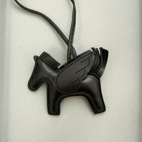 Подвес на сумку B-10